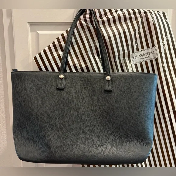 HENRI BENDEL MILITARY Zippered Tote Gold/Red Embroidered Patches & Lipstick Fob💄 - Picture 3 of 16